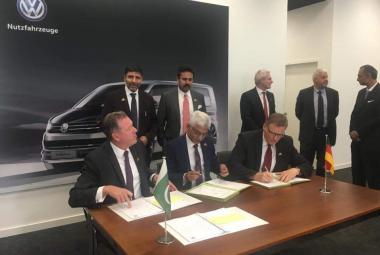 Представители Volkswagen и Premier Motors