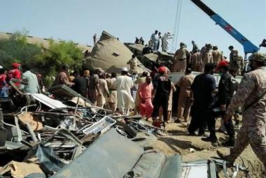 Столкновение "Миллат Экспресс" и "Сэр Сайед Экспресс" близ Готки